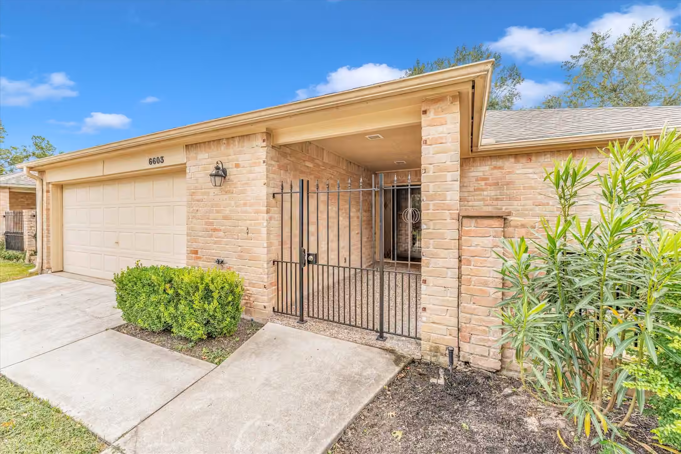Photo 4 of 6603 Pauma Drive, Houston, TX
