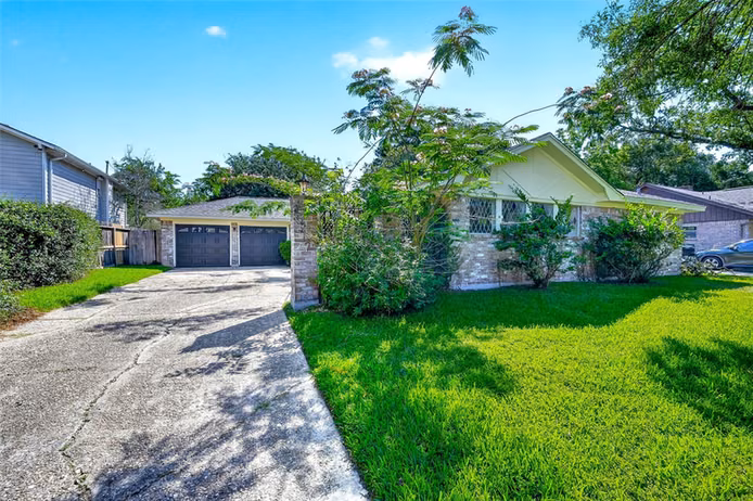 Photo of 15207 Pleasant Valley Road, Houston, TX 77062