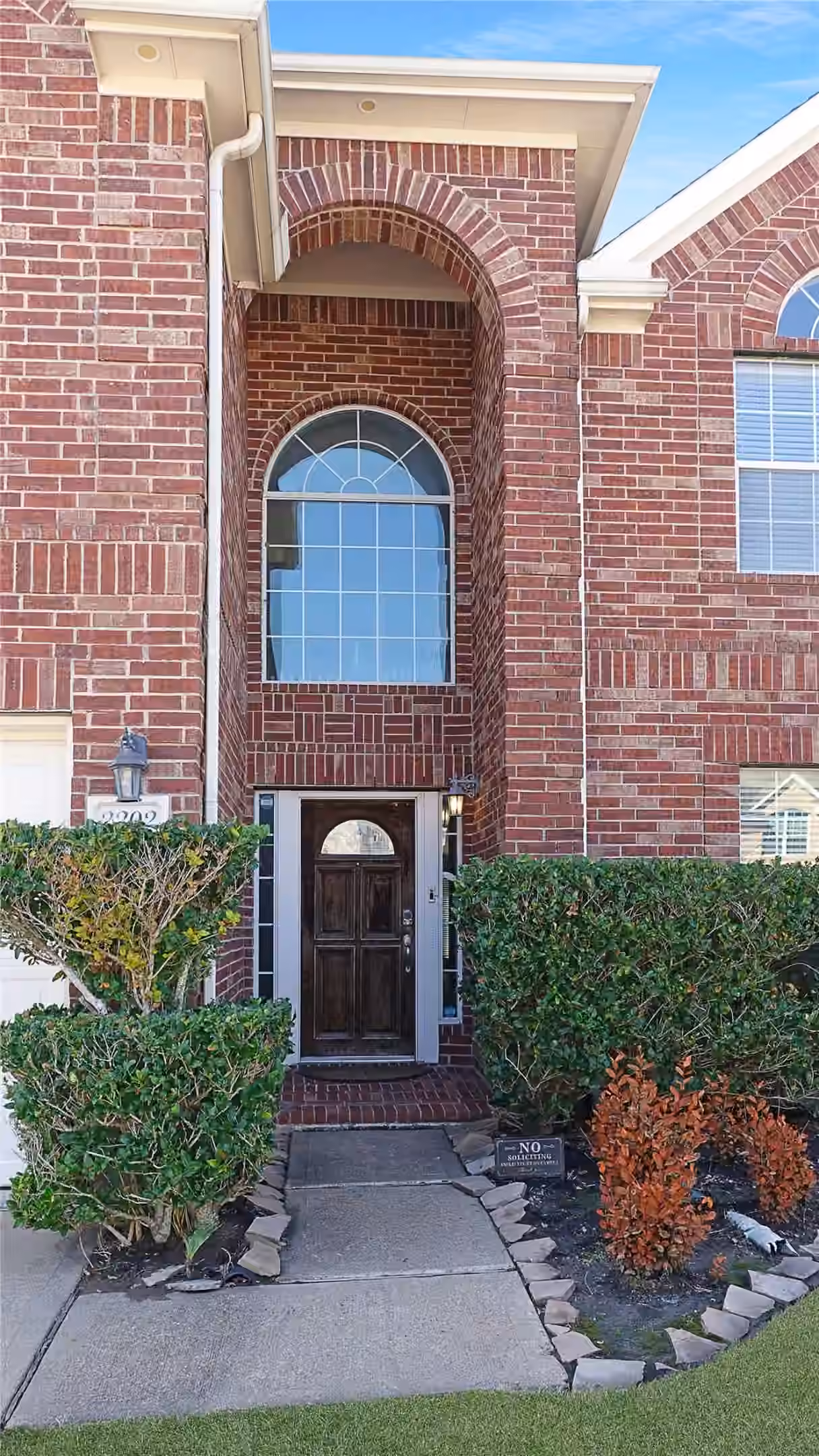 Photo 3 of 2202 Drake Falls Drive, Pearland, TX