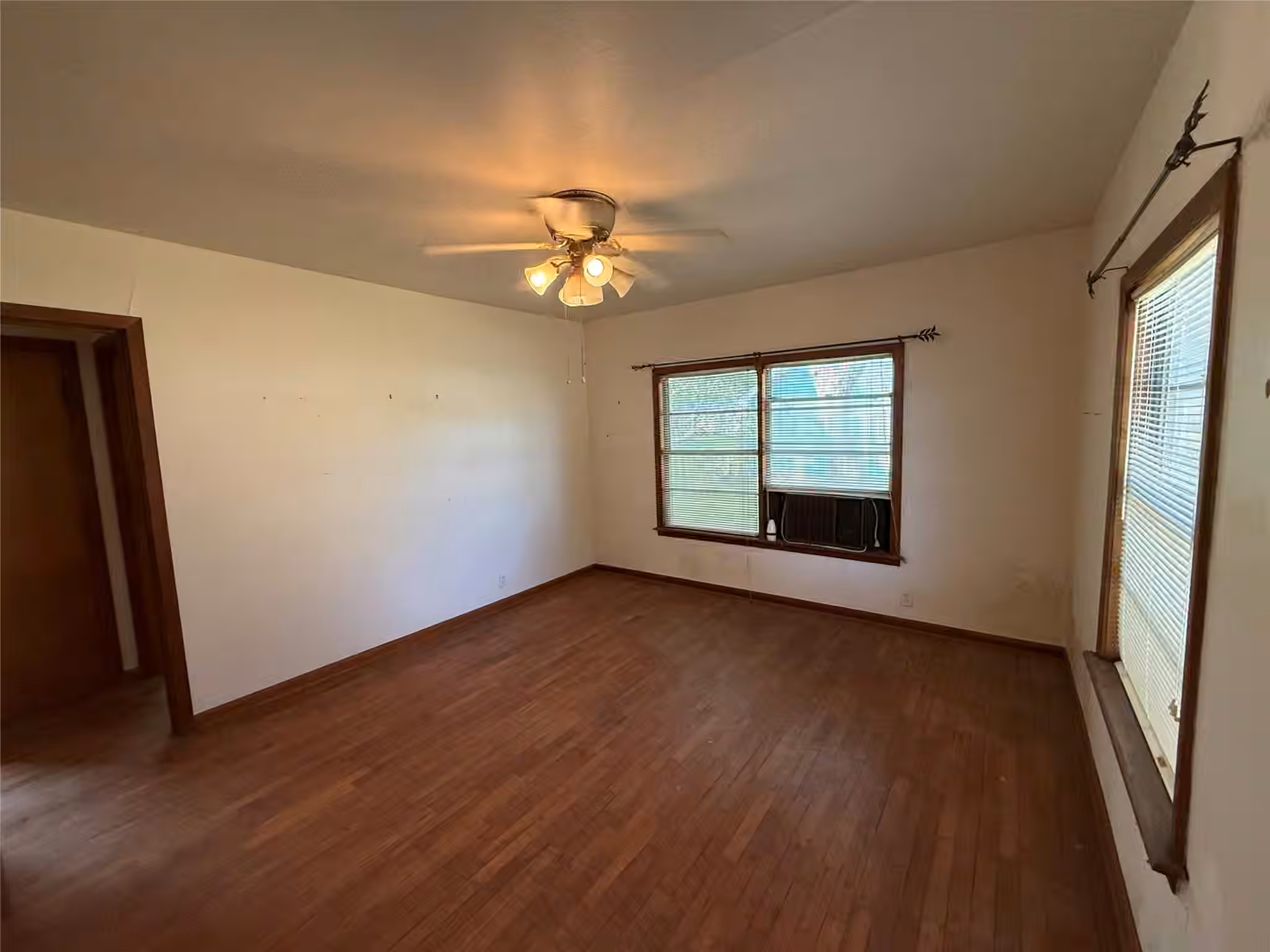 Photo 7 of 303 5th Street, Louise, TX