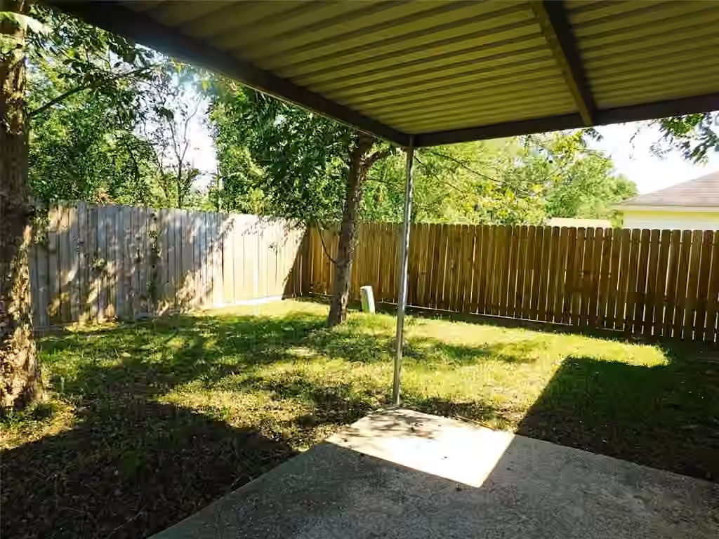 Photo 3 of 8911 Danbury Hollow Lane, Houston, TX