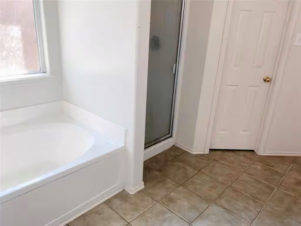 Photo 7 of 8911 Danbury Hollow Lane, Houston, TX