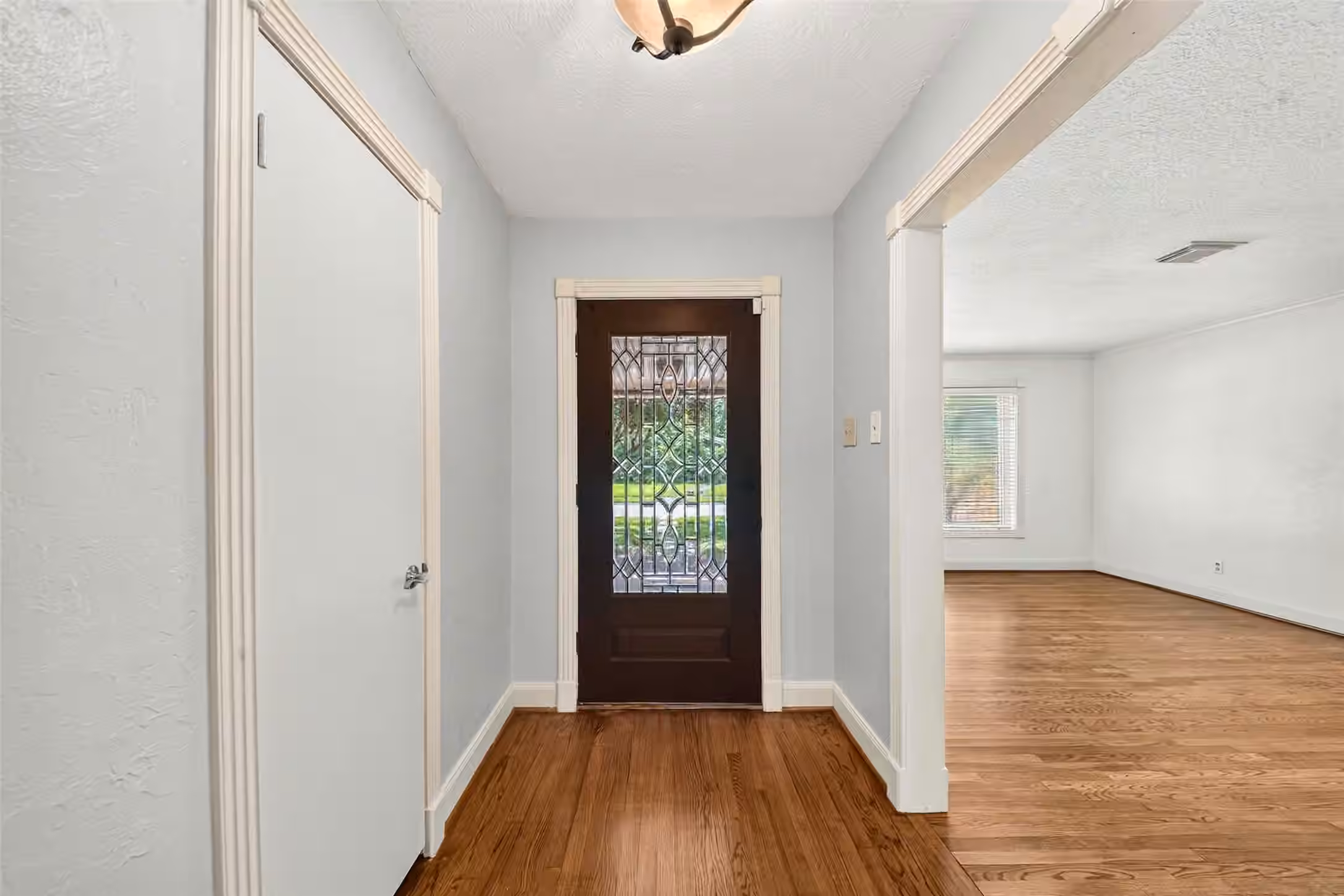 Photo 2 of 5262 Briarbend Drive, Houston, TX
