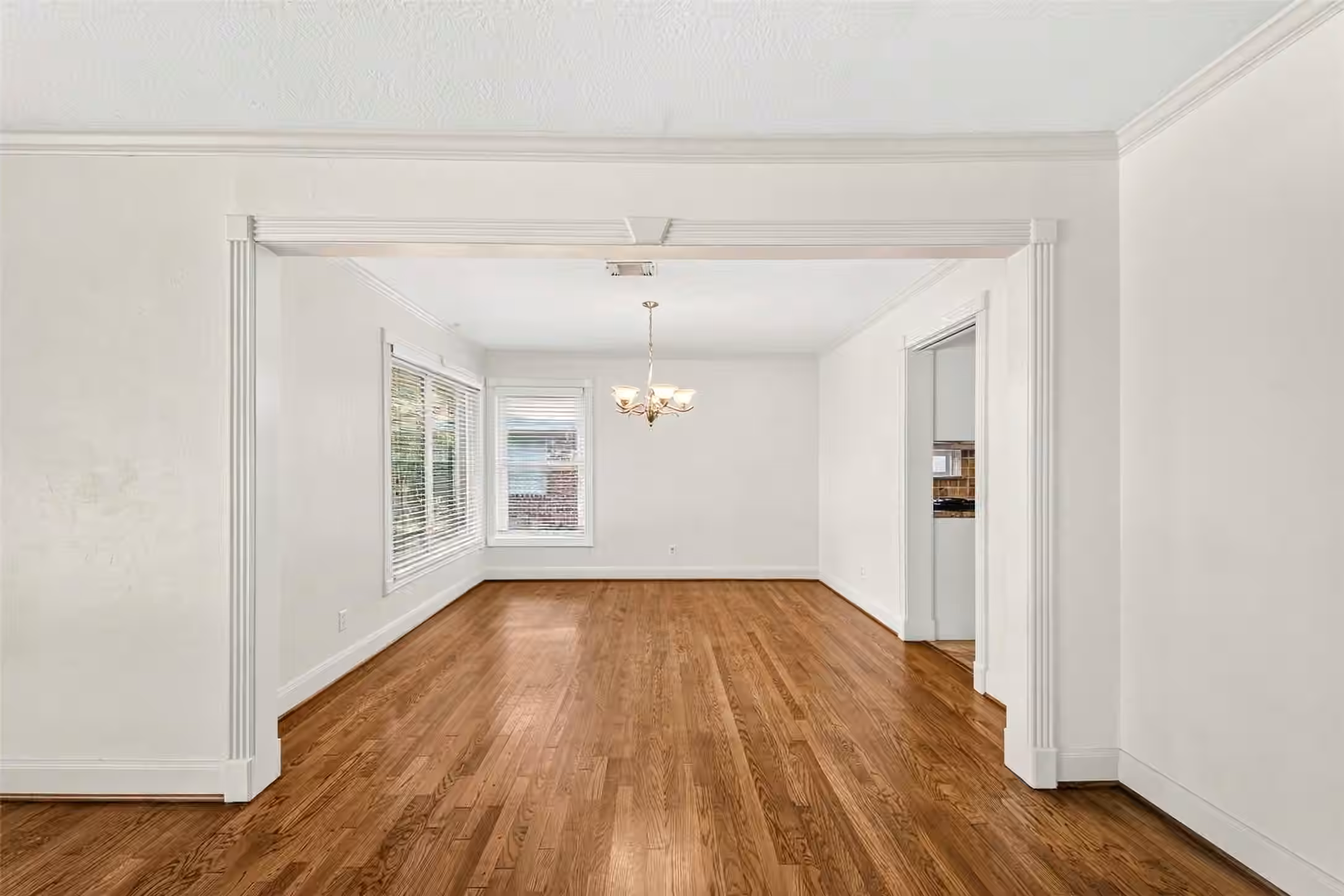 Photo 4 of 5262 Briarbend Drive, Houston, TX
