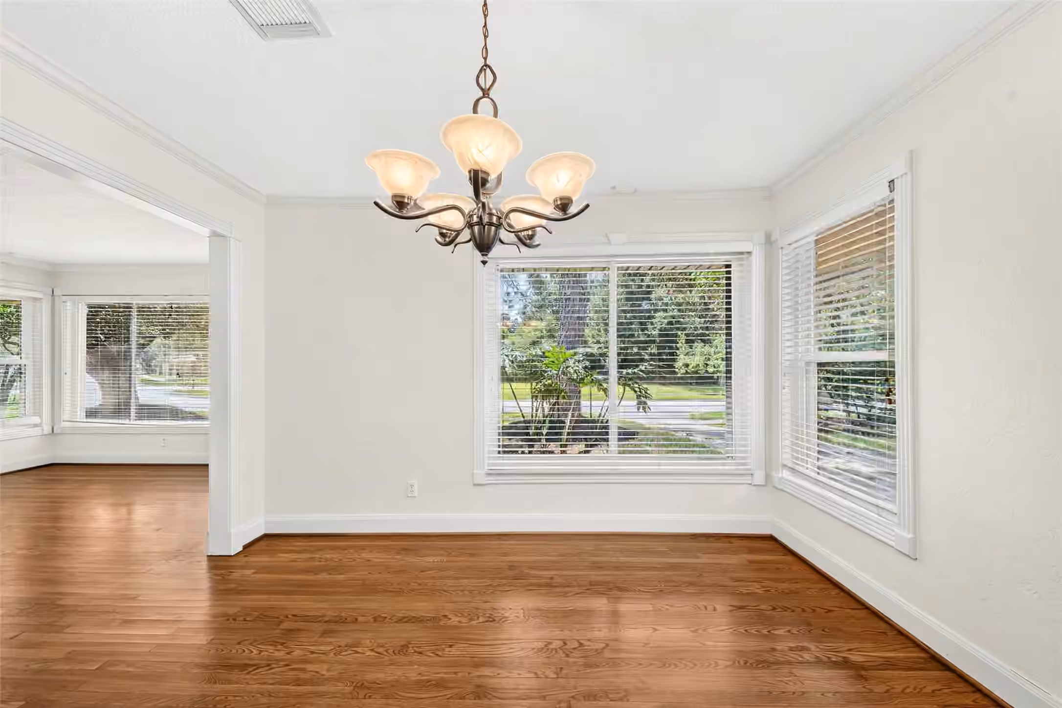 Photo 5 of 5262 Briarbend Drive, Houston, TX