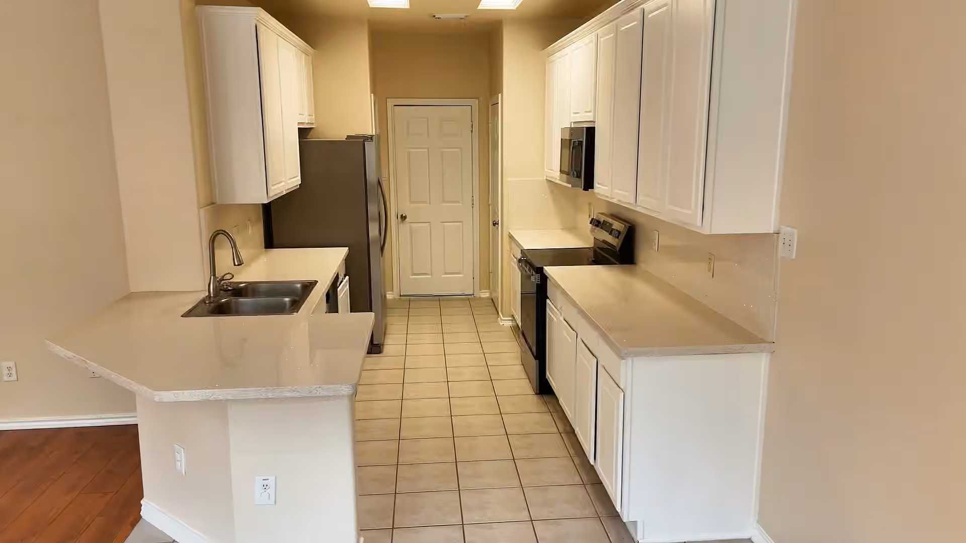 Photo 3 of 39 S Camellia Grove Circle, The Woodlands, TX