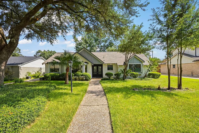 Photo 2 of 12523 Honeywood Trail, Houston, TX