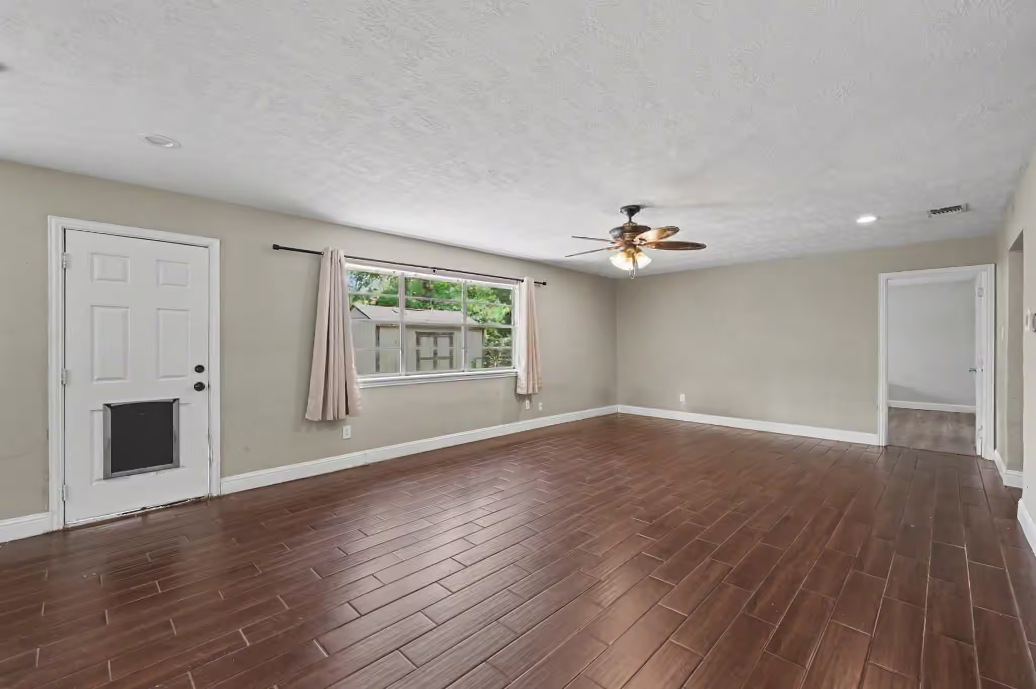 Photo 3 of 3203 Dawnwood Drive, Spring, TX