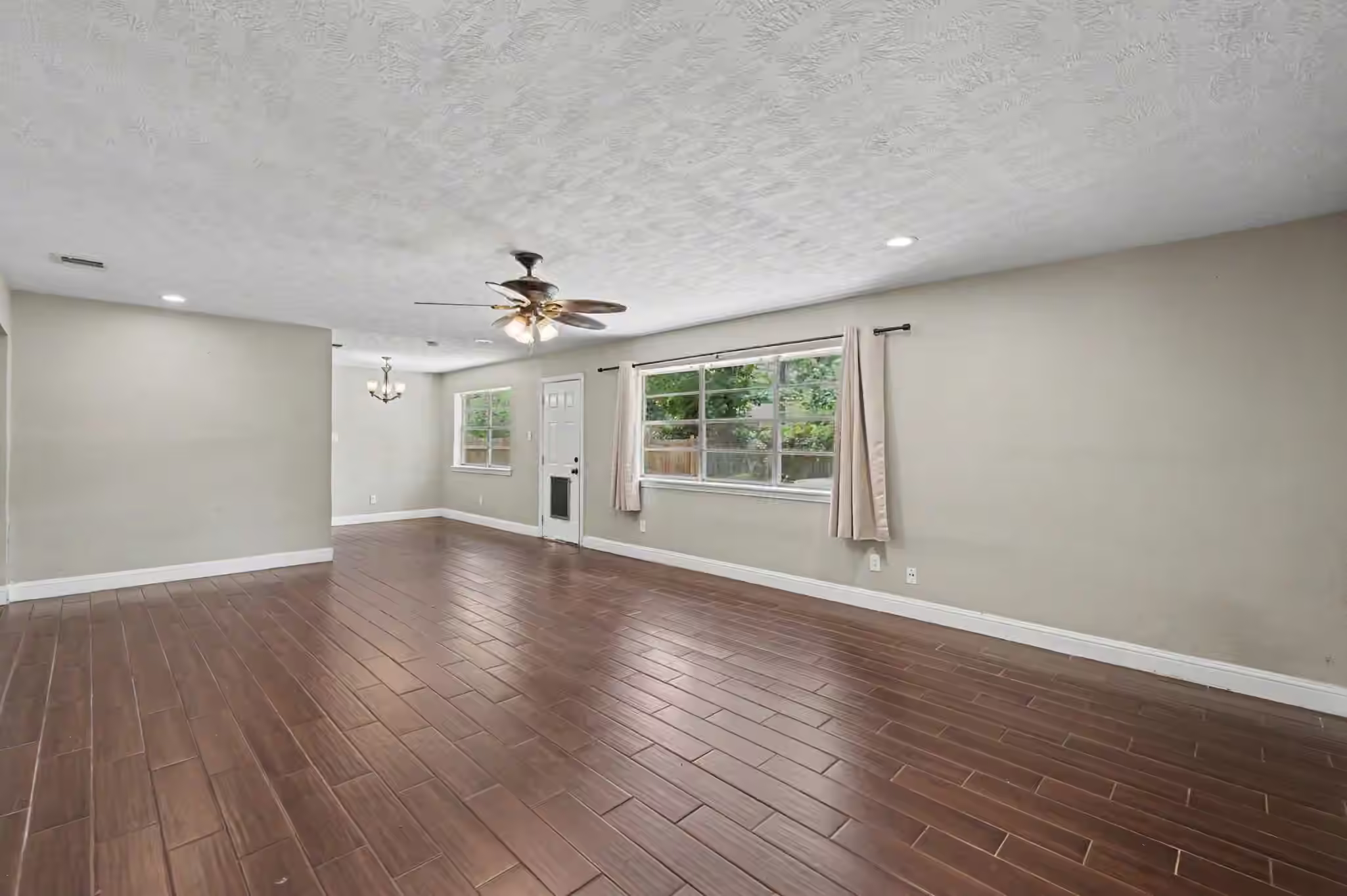 Photo 6 of 3203 Dawnwood Drive, Spring, TX