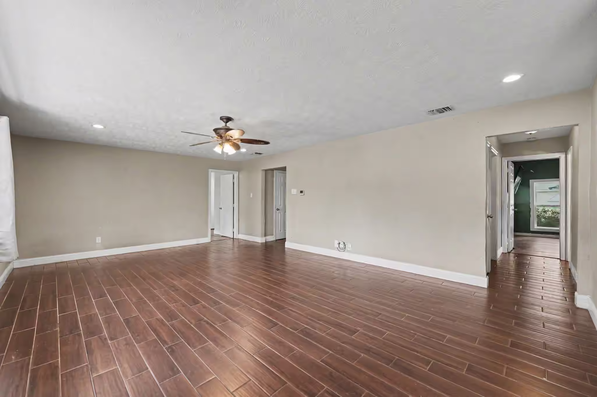 Photo 7 of 3203 Dawnwood Drive, Spring, TX