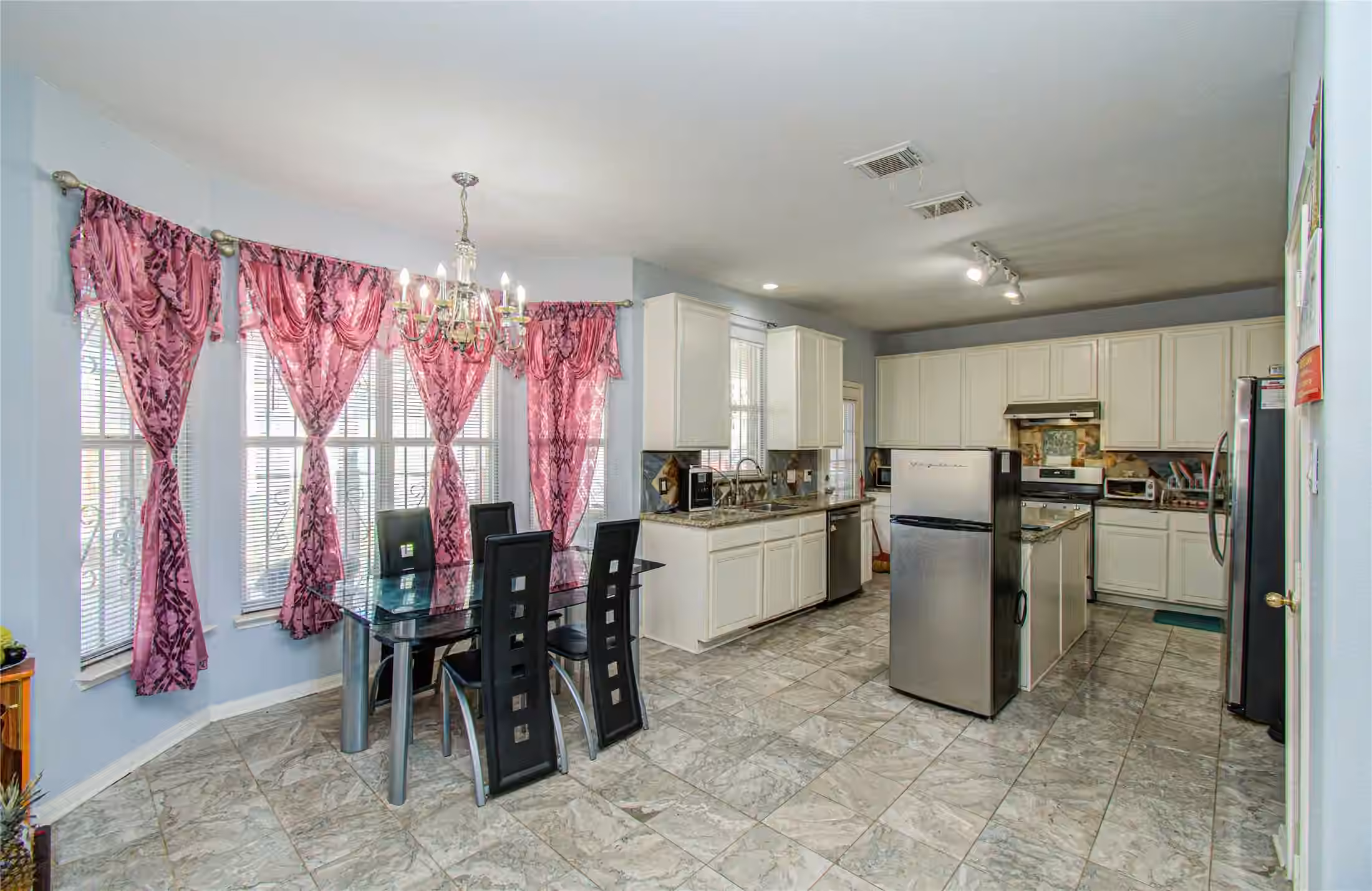 Photo 6 of 6626 Sunrise Valley Lane, Houston, TX