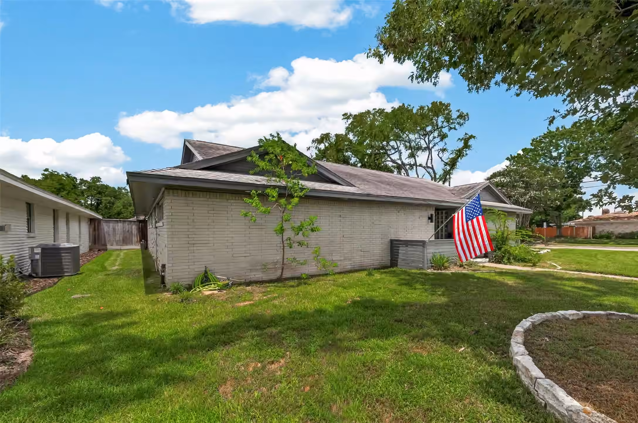 Photo 3 of 1703 Droxford Drive, Houston, TX