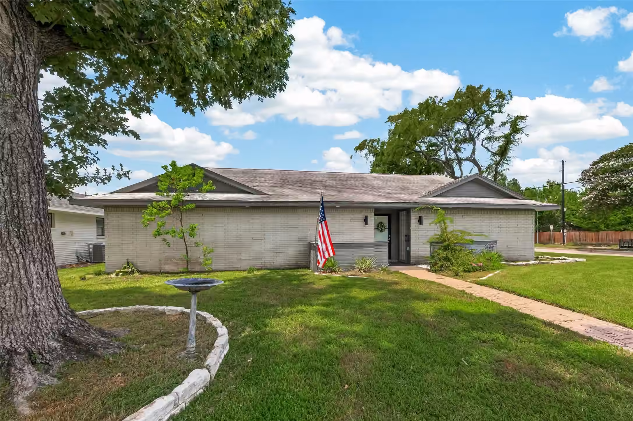 Photo 4 of 1703 Droxford Drive, Houston, TX