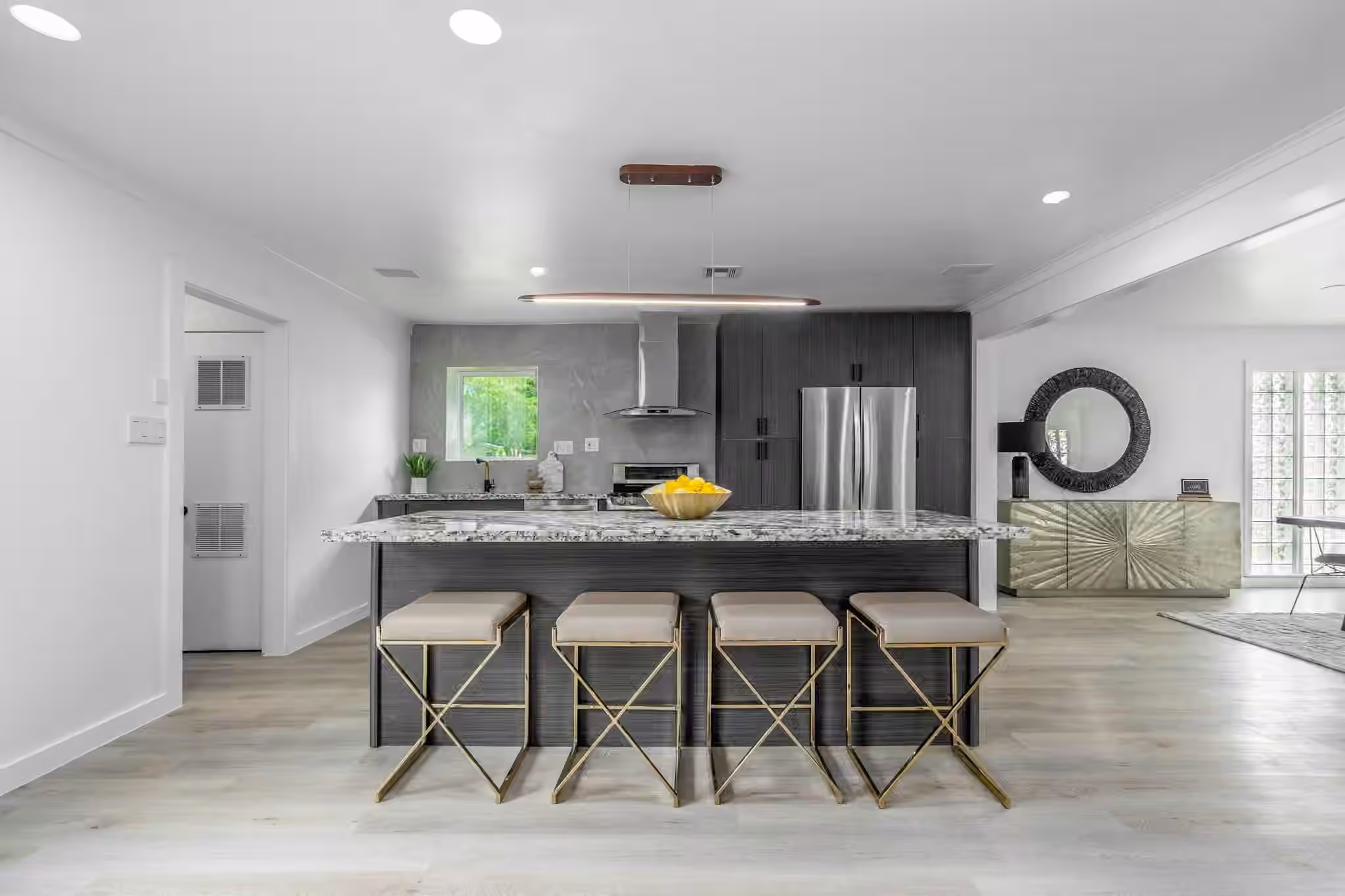 Photo 7 of 1703 Droxford Drive, Houston, TX