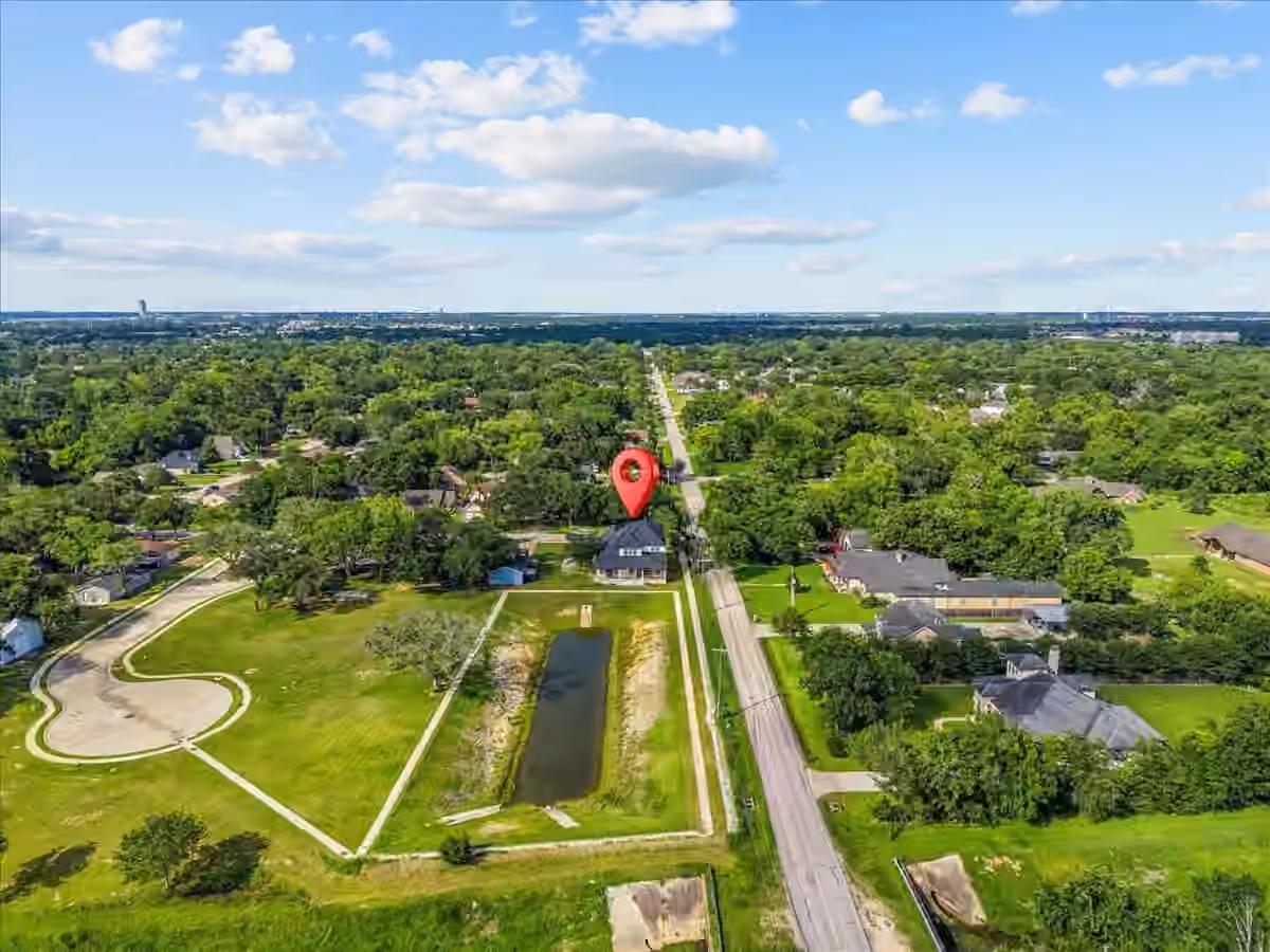 Photo 2 of 721 S Kansas Avenue, League City, TX
