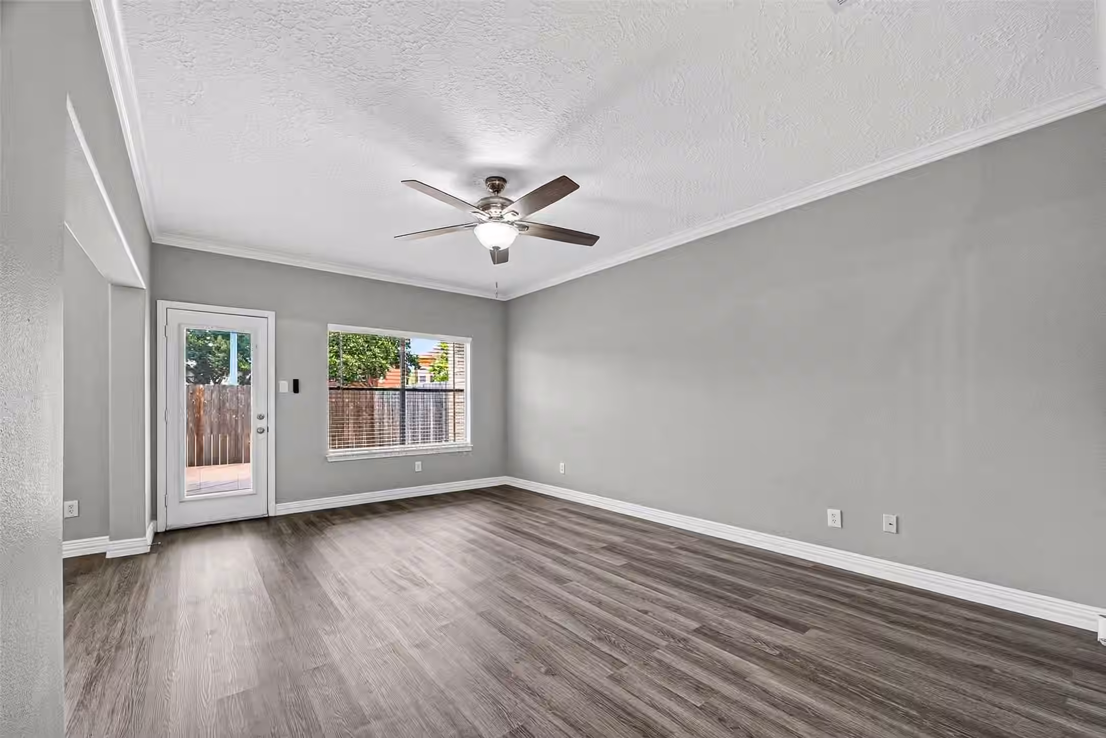 Photo 5 of 2034 Glencove Drive, Seabrook, TX