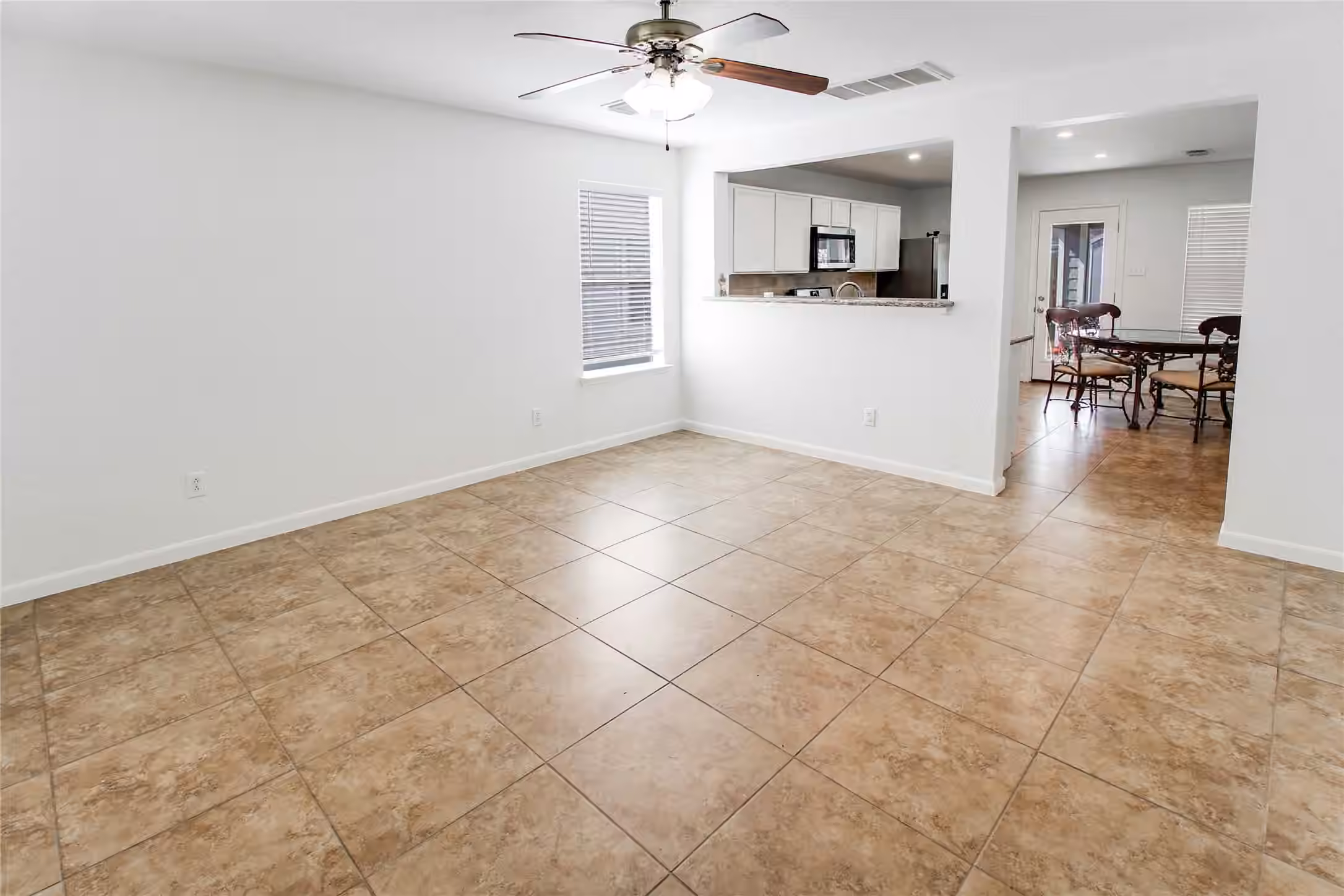 Photo 3 of 11346 Log Cabin Lane, Tomball, TX