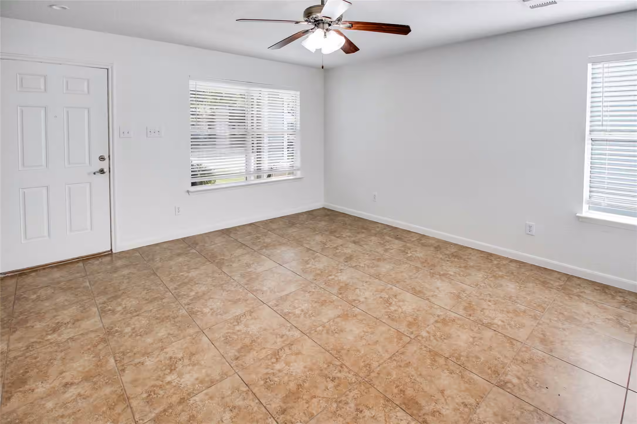 Photo 4 of 11346 Log Cabin Lane, Tomball, TX