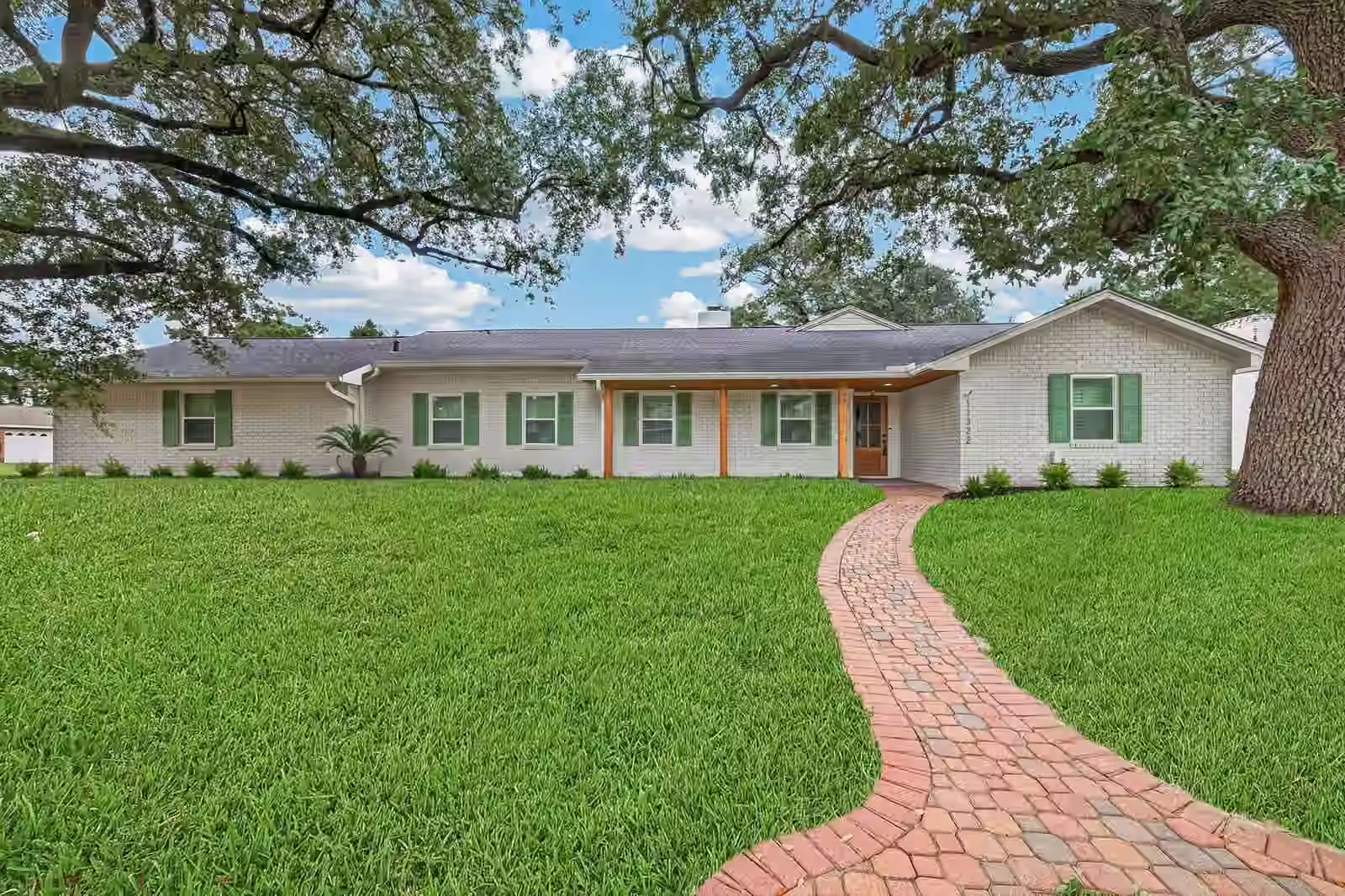 Photo of 11322 Oak Spring Drive E, Houston, TX 77043