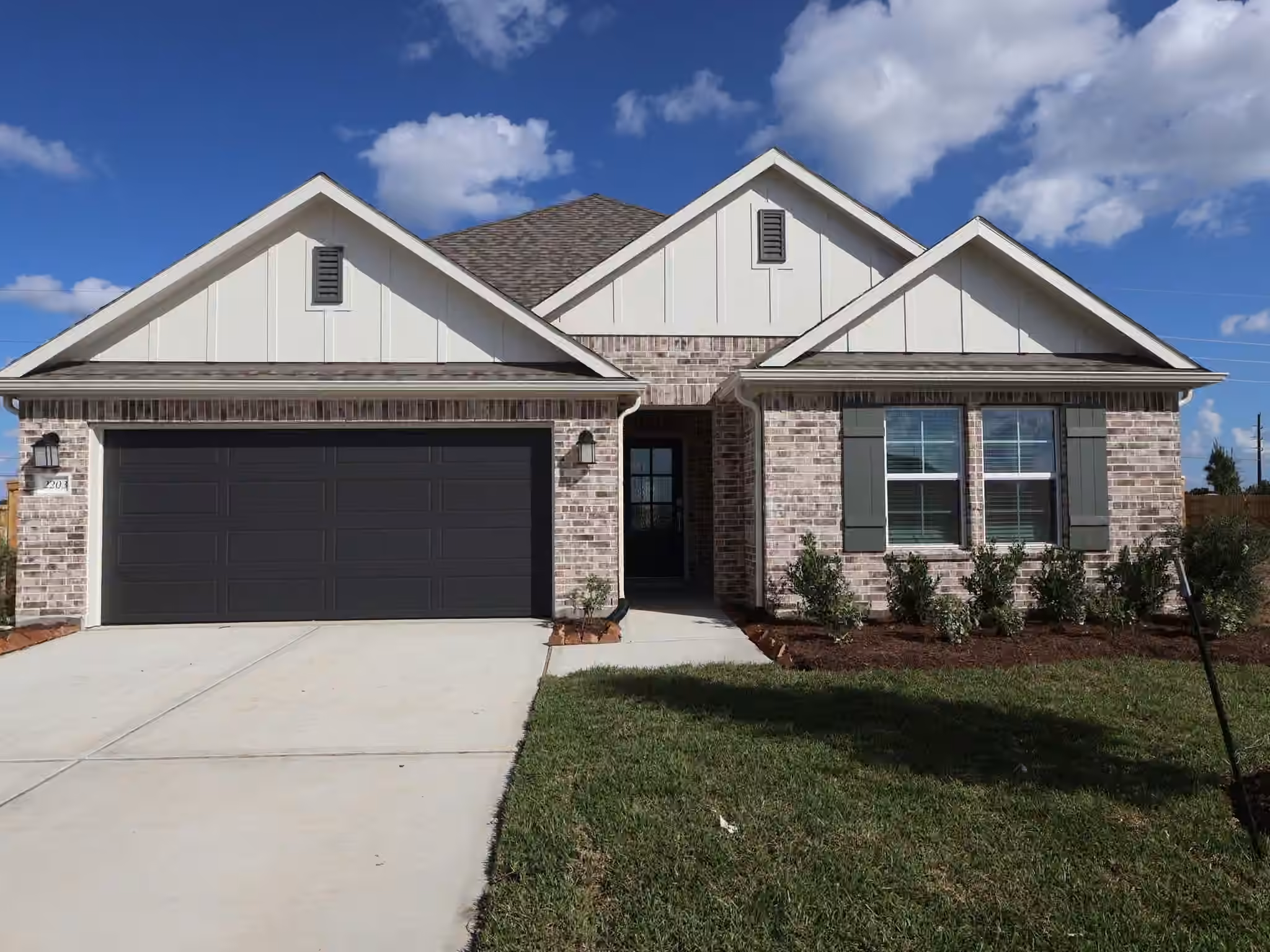 Photo of 2203 Lone Bronco Boulevard, Rosenberg, TX