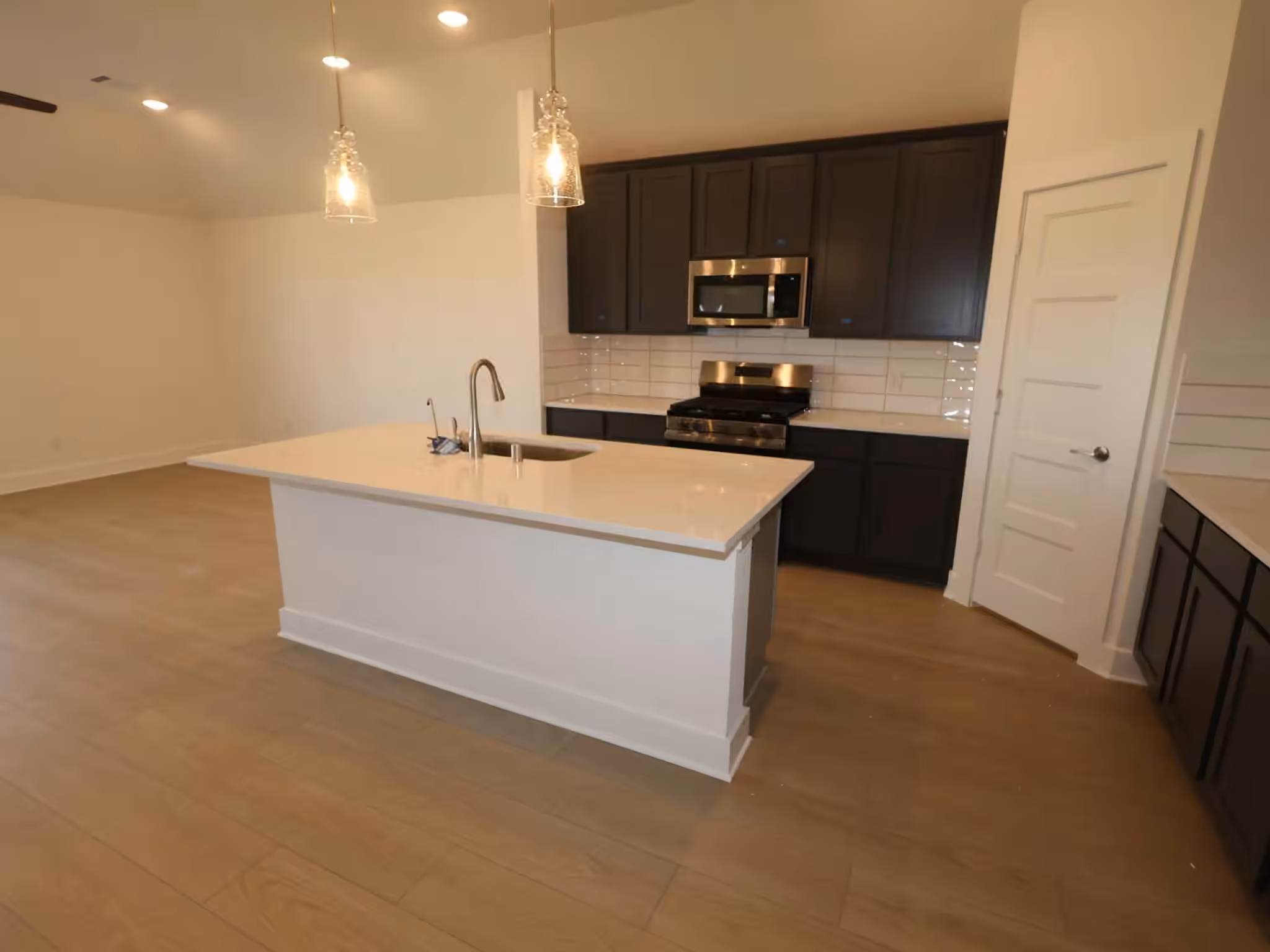 Photo 4 of 2203 Lone Bronco Boulevard, Rosenberg, TX