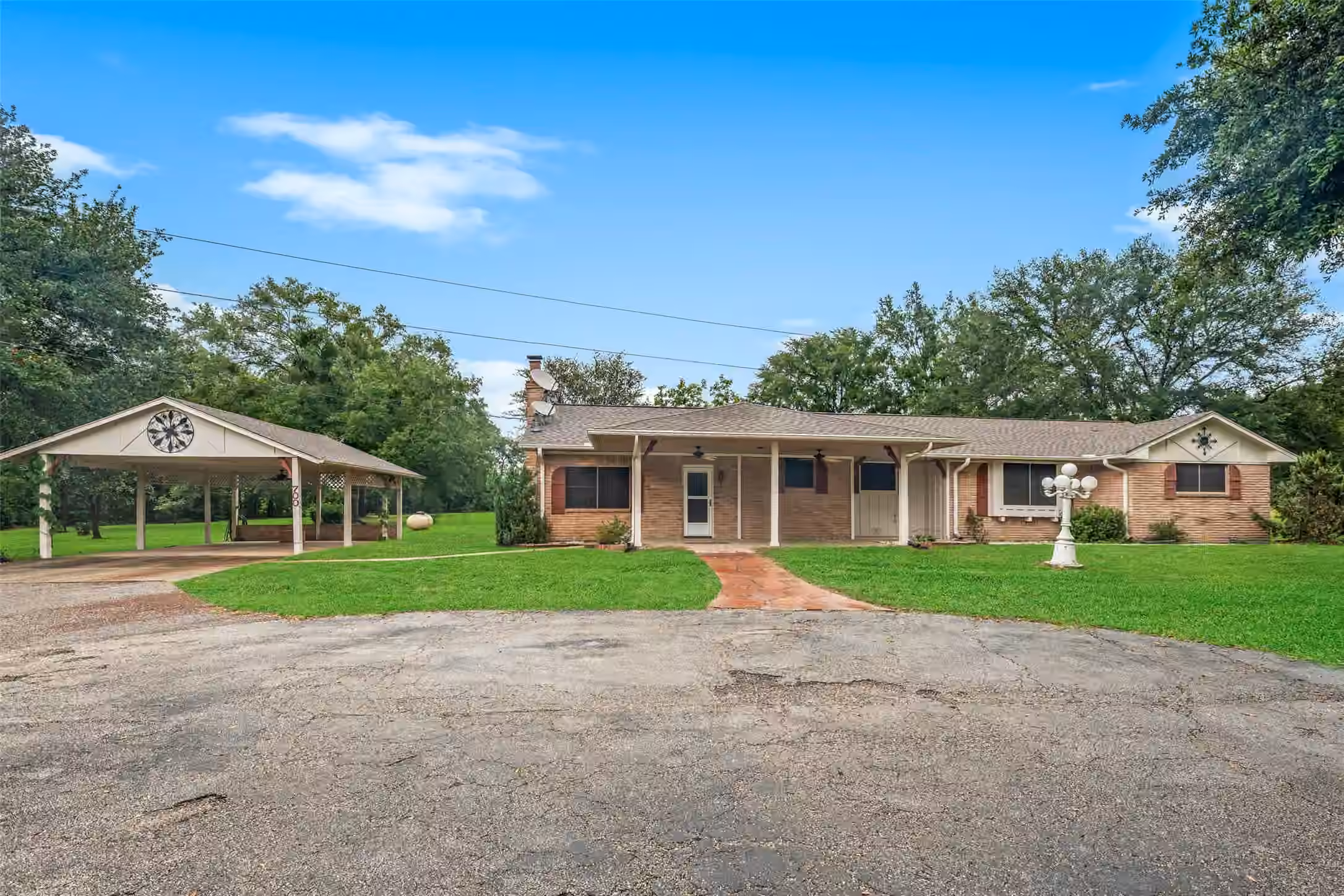 Photo 3 of 700 Fm 2693 Road W, New Waverly, TX