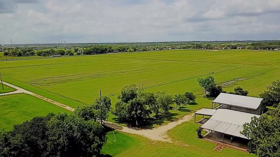 Photo 3 of 2923 Krenek Road, Crosby, TX