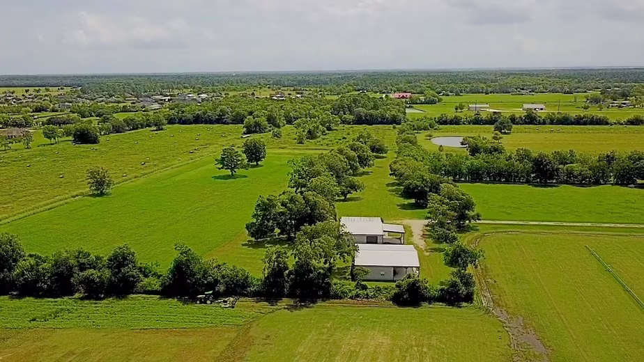 Photo 5 of 2923 Krenek Road, Crosby, TX