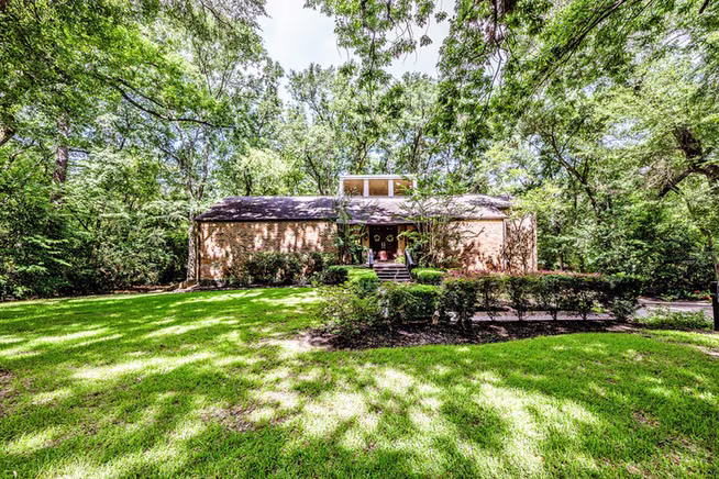Photo of 1776 Avenue S, Huntsville, TX 77340