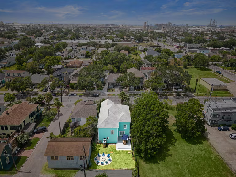 Photo 6 of 3525 Avenue 0, Galveston, TX
