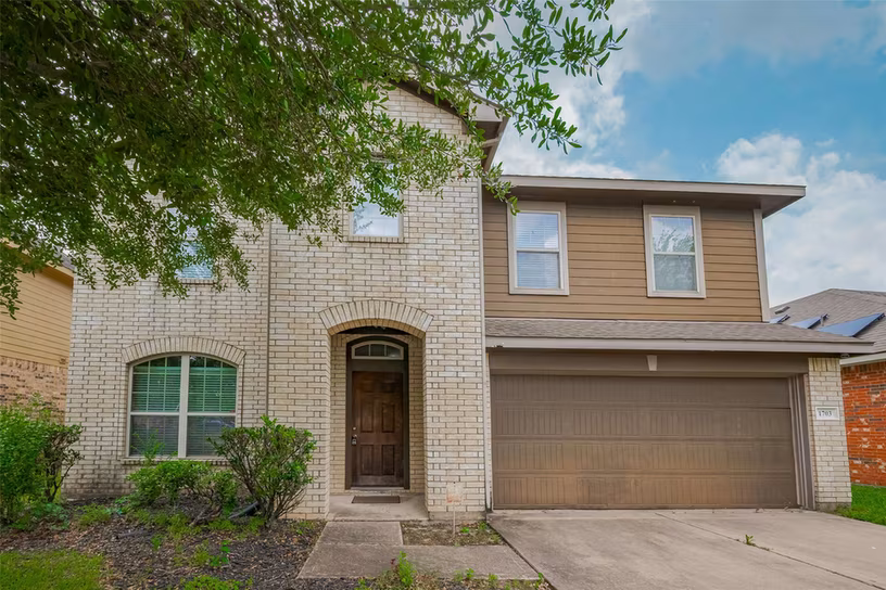 Photo 2 of 1703 Macclesby Lane, Houston, TX