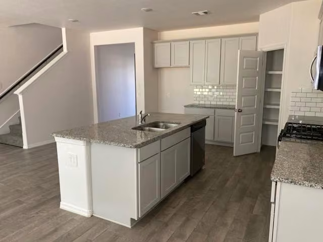 Photo 3 of 14207 Cypress Laurel Court, Conroe, TX