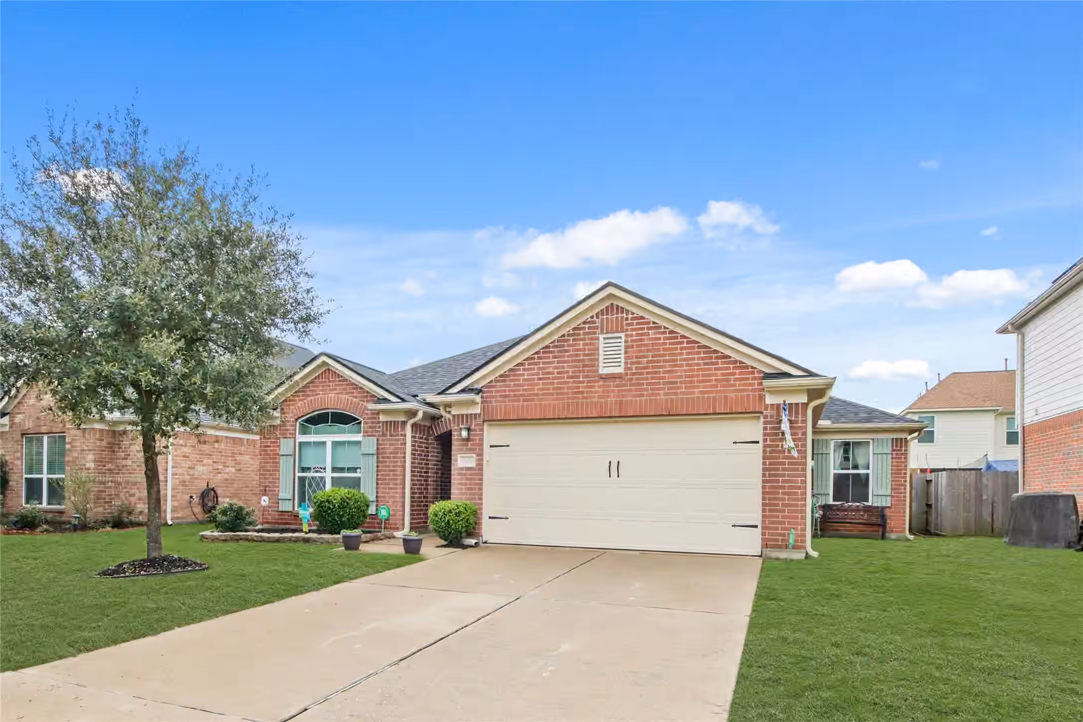 Photo of 9906 Knob Hollow Way, Conroe, TX 77385