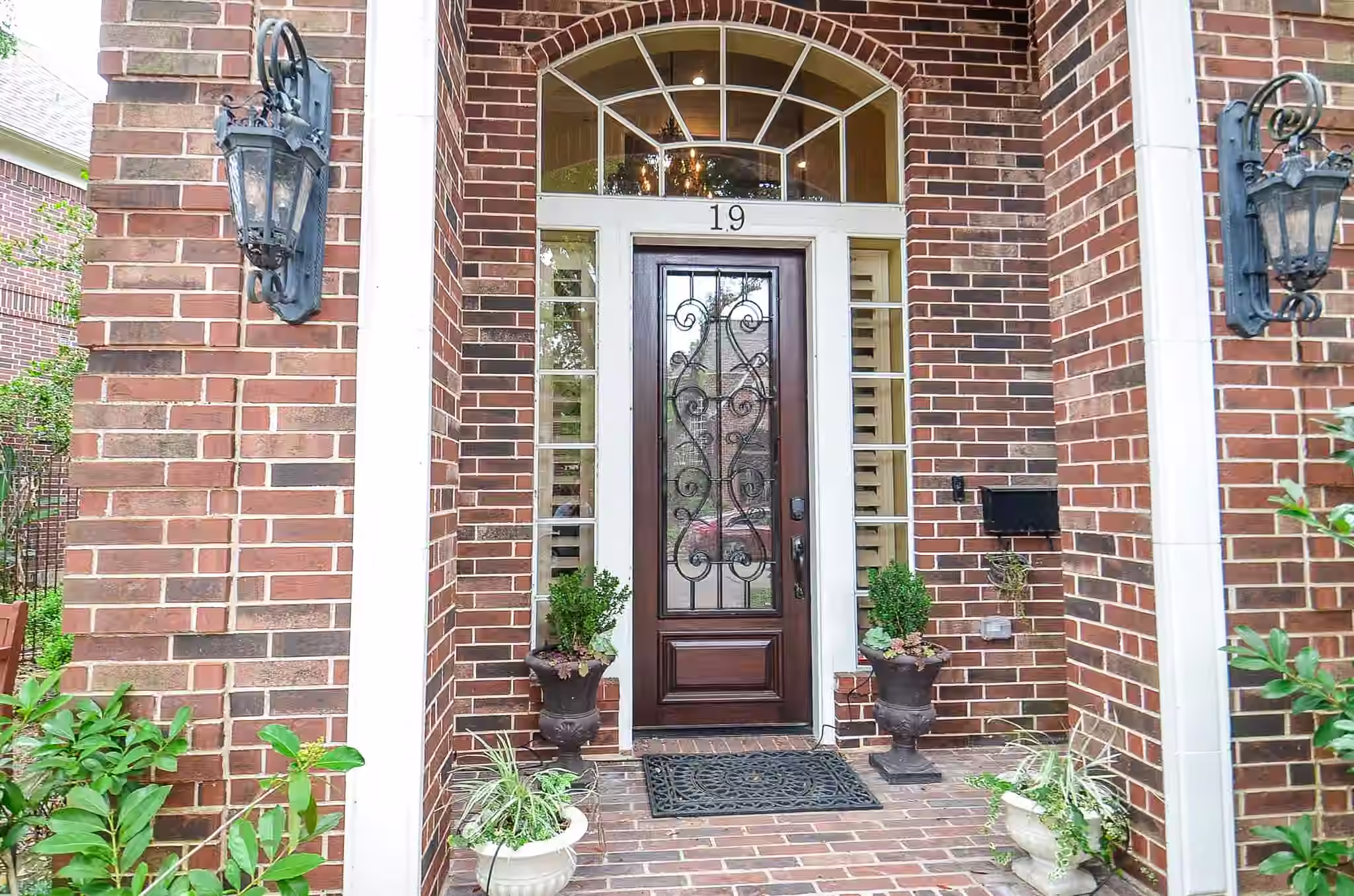 Photo 2 of 19 Ambleside Crescent Drive, Sugar Land, TX