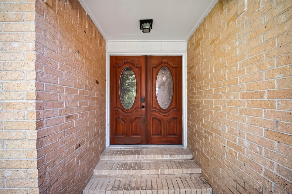 Photo 5 of 1446 Castle Glen Drive, Houston, TX