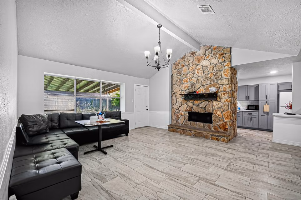 Photo 7 of 1446 Castle Glen Drive, Houston, TX