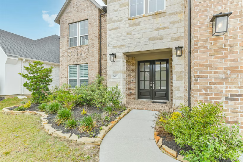 Photo 2 of 26923 Longwood Ledge Drive, Spring, TX