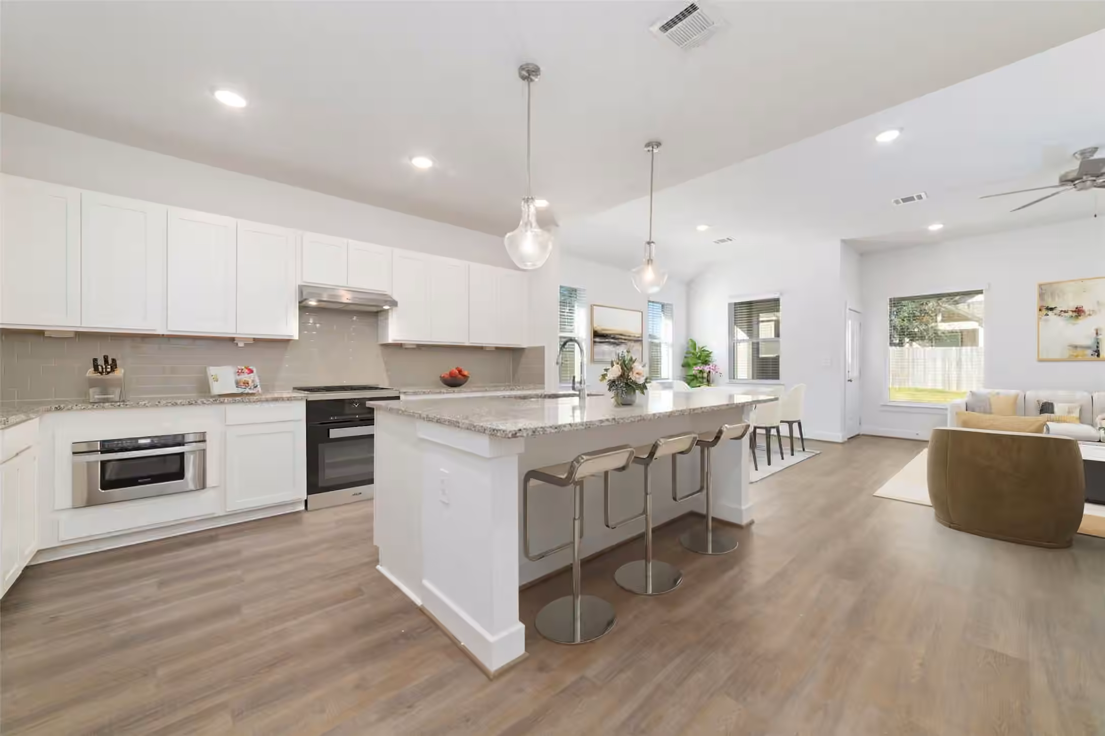 Photo 4 of 919 Golden Willow Lane, Conroe, TX