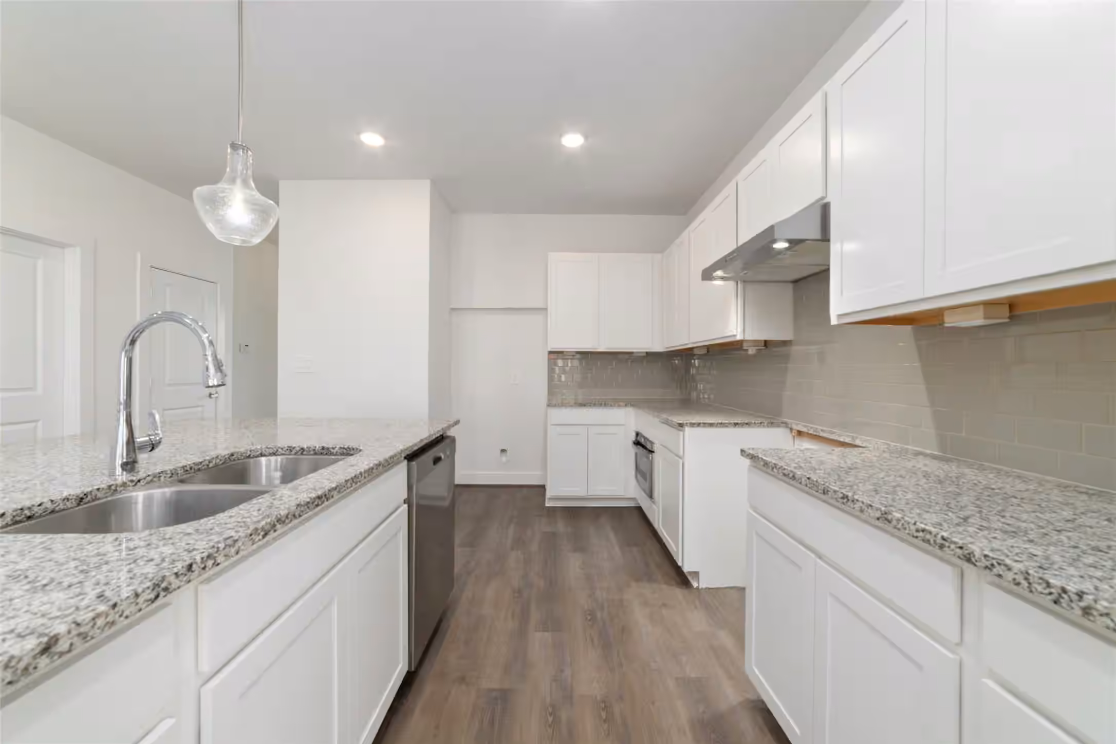Photo 7 of 919 Golden Willow Lane, Conroe, TX