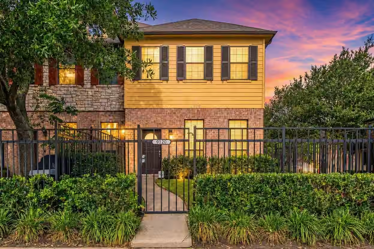 Photo of 9120 Lakes At 610 Drive, Houston, TX 77054