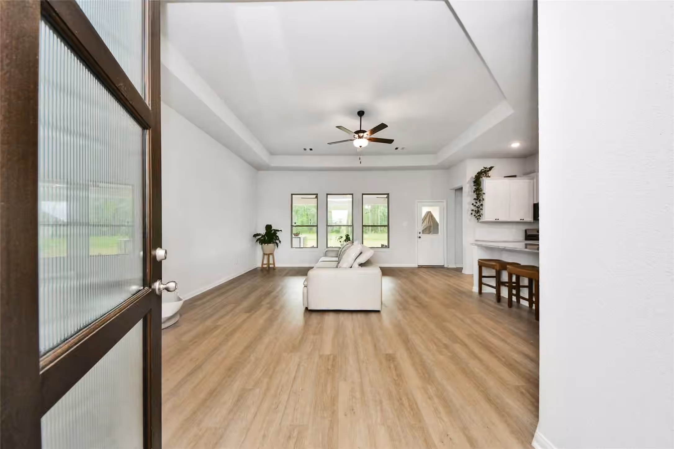 Photo 4 of 160 Barton Place Drive, Cleveland, TX