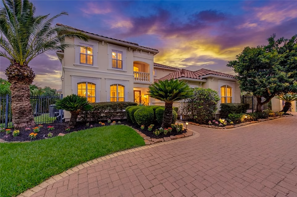 Photo 3 of 14114 Barnhart Boulevard, Houston, TX