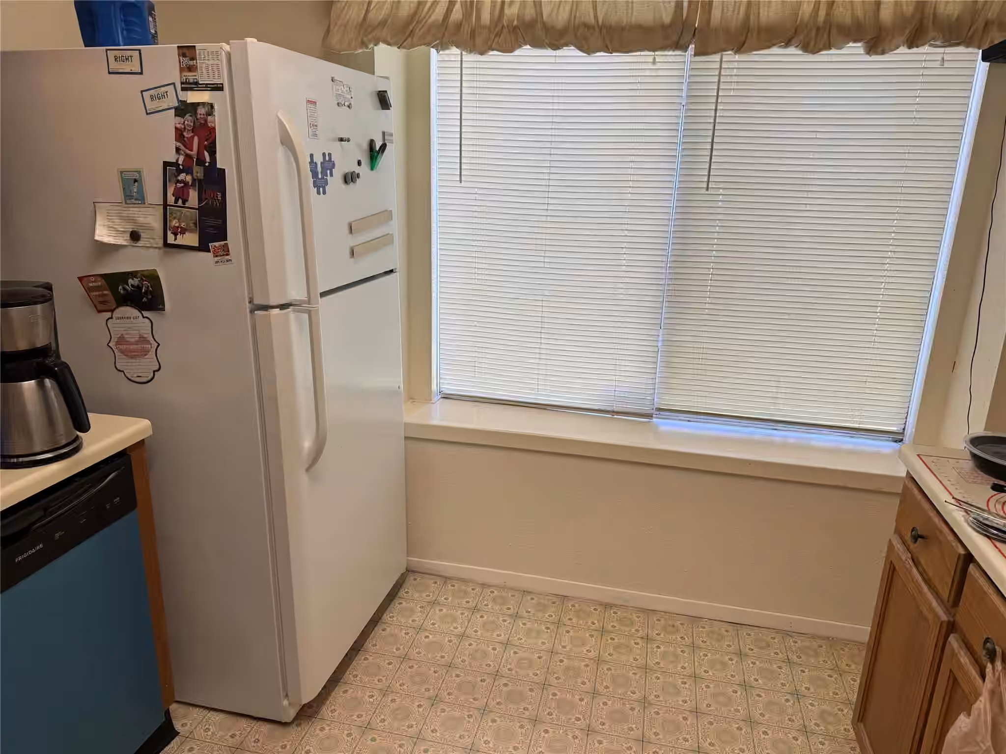 Photo 5 of 1127 W Brompton Drive, Pearland, TX