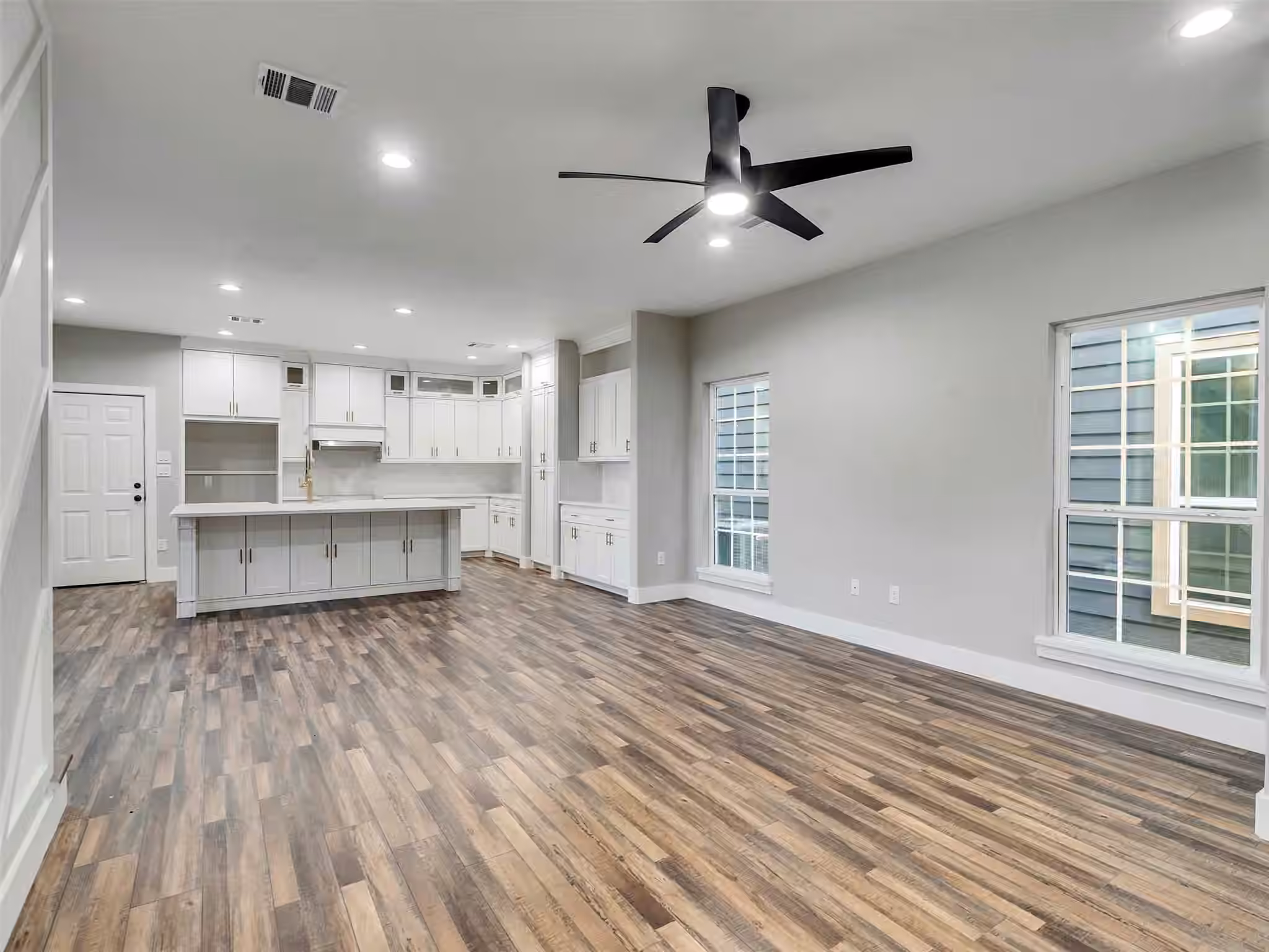 Photo 4 of 235 Hahlo Street, Houston, TX