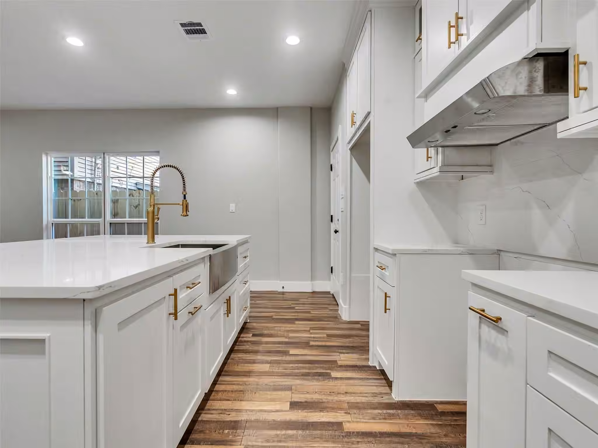 Photo 5 of 235 Hahlo Street, Houston, TX
