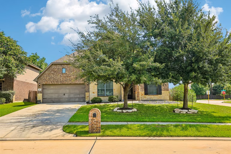Photo of 20922 Warwickshire Drive, Tomball, TX