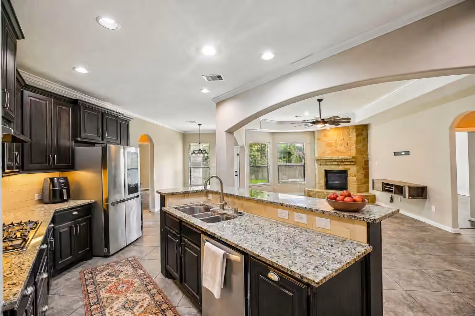 Photo 7 of 20922 Warwickshire Drive, Tomball, TX
