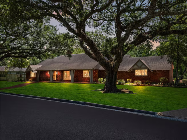 Photo of 2310 Oak Drive, Bay City, TX 77414