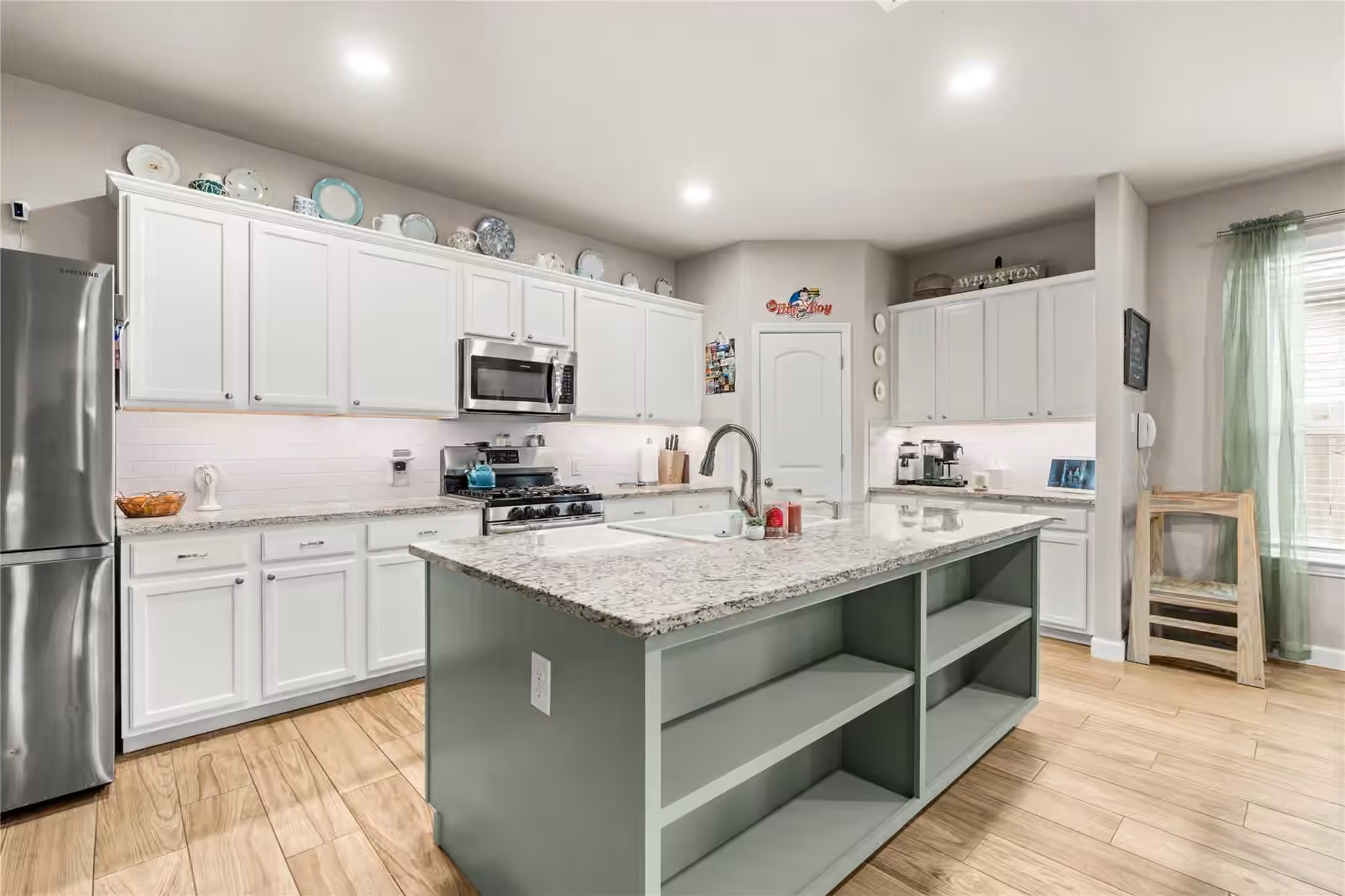 Photo 4 of 8910 Beacon Mill Drive, Cypress, TX