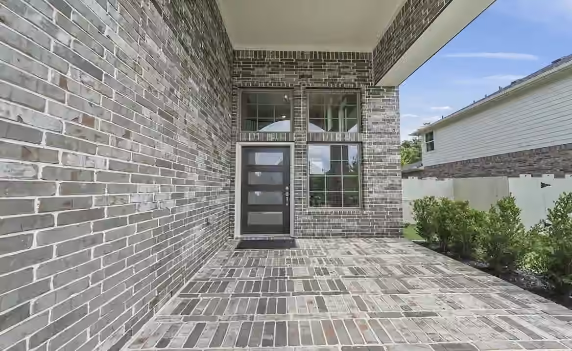 Photo 2 of 12661 Big Sagebrush Drive, Conroe, TX